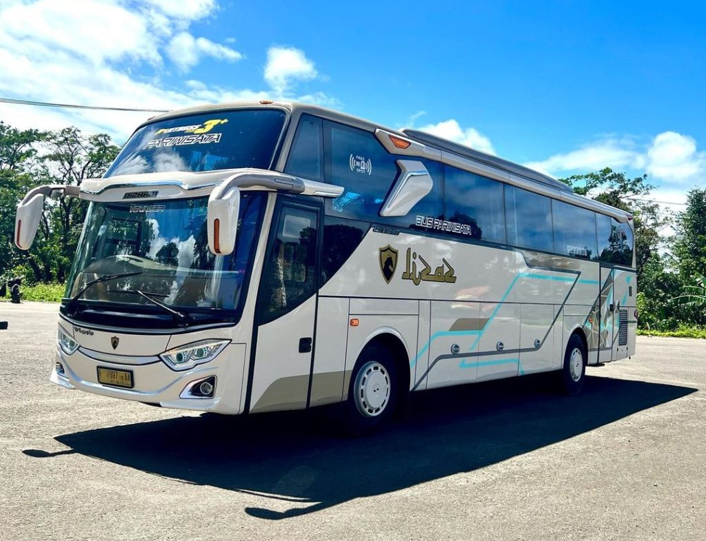 lizaz wisata bus nyaman dan aman
